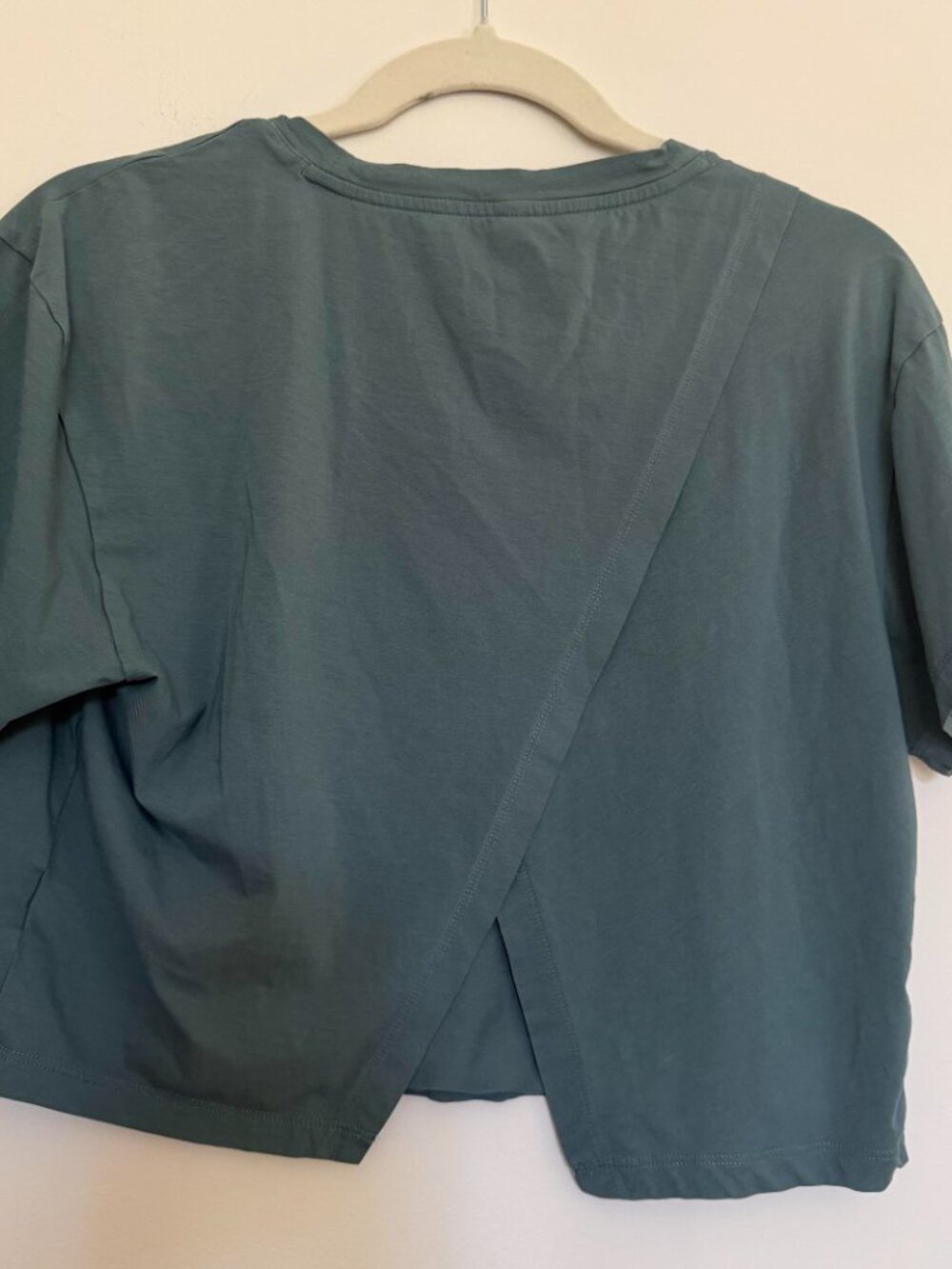 Vuori Short Sleeve Feather Cross Back Boxy Tee Athleisure Active Iron Blue - Med - Picture 4 of 4